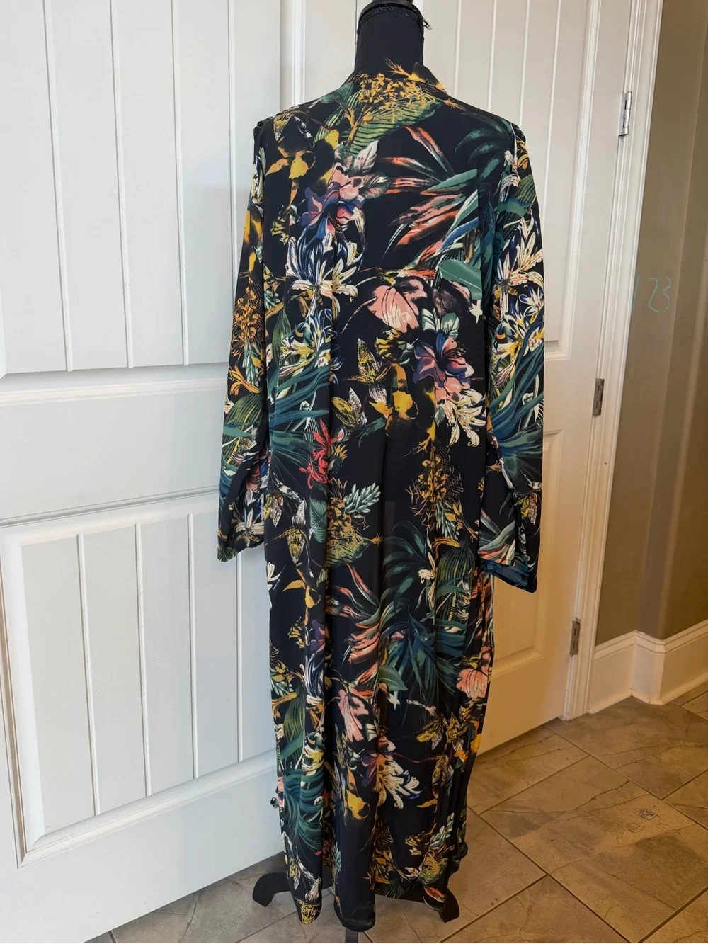 Anthropologie Black Floral Pattern Pleated Kimono Duster - Picture 4 of 7